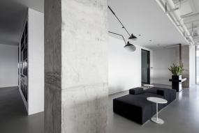 工業(yè)風極簡辦公室休息區(qū)裝修效果圖