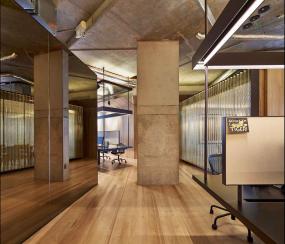 loft辦公室走道隔墻效果圖片