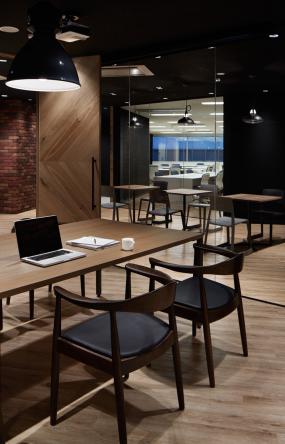 loft風(fēng)格移動(dòng)辦公區(qū)裝修效果圖欣賞