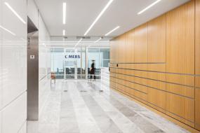 現(xiàn)代簡約辦公室裝飾玻璃隔斷墻效果圖