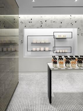 化妝品店櫥窗設(shè)計(jì)裝修效果圖片