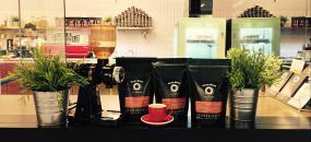 小型奶茶店吧臺設(shè)計裝修效果圖片