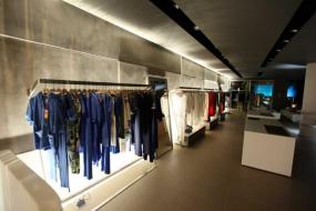 小型女服裝店櫥窗裝修效果圖片