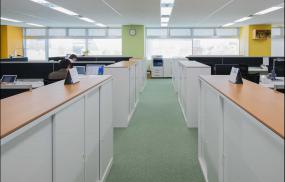 現(xiàn)代簡(jiǎn)約黑白風(fēng)格辦公室走道效果圖