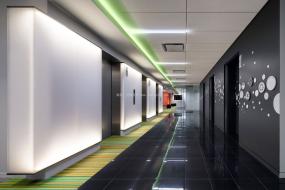 現(xiàn)代時(shí)尚裝修辦公室走道效果圖欣賞