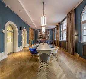 高層寫字樓設計現(xiàn)代會議室裝修效果圖片