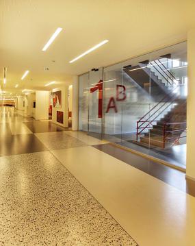 貿(mào)易公司辦公室最新室內(nèi)裝飾設(shè)計效果圖片