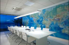 IT公司辦公室玻璃隔斷設(shè)計裝飾效果圖片