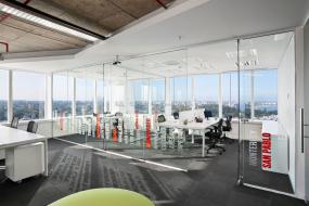 IT公司辦公室玻璃隔斷裝修方案效果圖