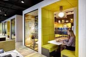 IT公司辦公室玻璃隔斷裝飾設(shè)計圖