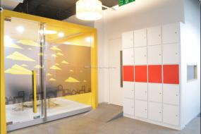 貿(mào)易公司玻璃隔斷裝潢圖片