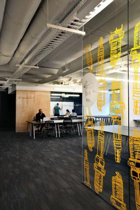 外國公司玻璃隔斷圖片裝修