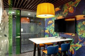 外國公司玻璃隔斷裝修實景圖圖片