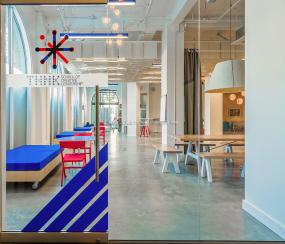 高端貿(mào)易公司玻璃隔斷裝修圖片