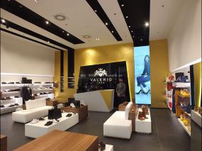 鞋帽店展柜設(shè)計(jì)與裝修效果圖