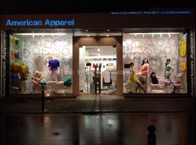 專業(yè)服裝店櫥窗裝修設計圖片