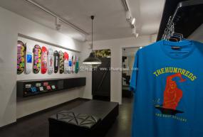 高端鞋帽店展柜裝修圖片