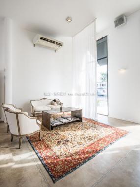 最新中型女裝店設(shè)計(jì)圖片