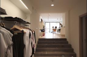 最新小型女裝店裝修設(shè)計(jì)效果圖