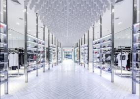 高檔男裝專(zhuān)賣(mài)店裝修圖片