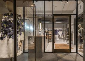 女裝專(zhuān)賣(mài)店裝修圖片