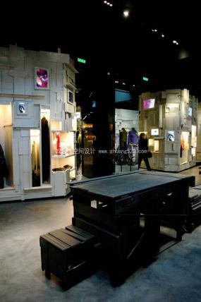 最新服裝專賣店設(shè)計(jì)裝修圖片