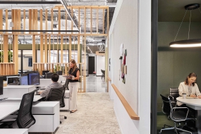 原木色裝修風格辦公室效果